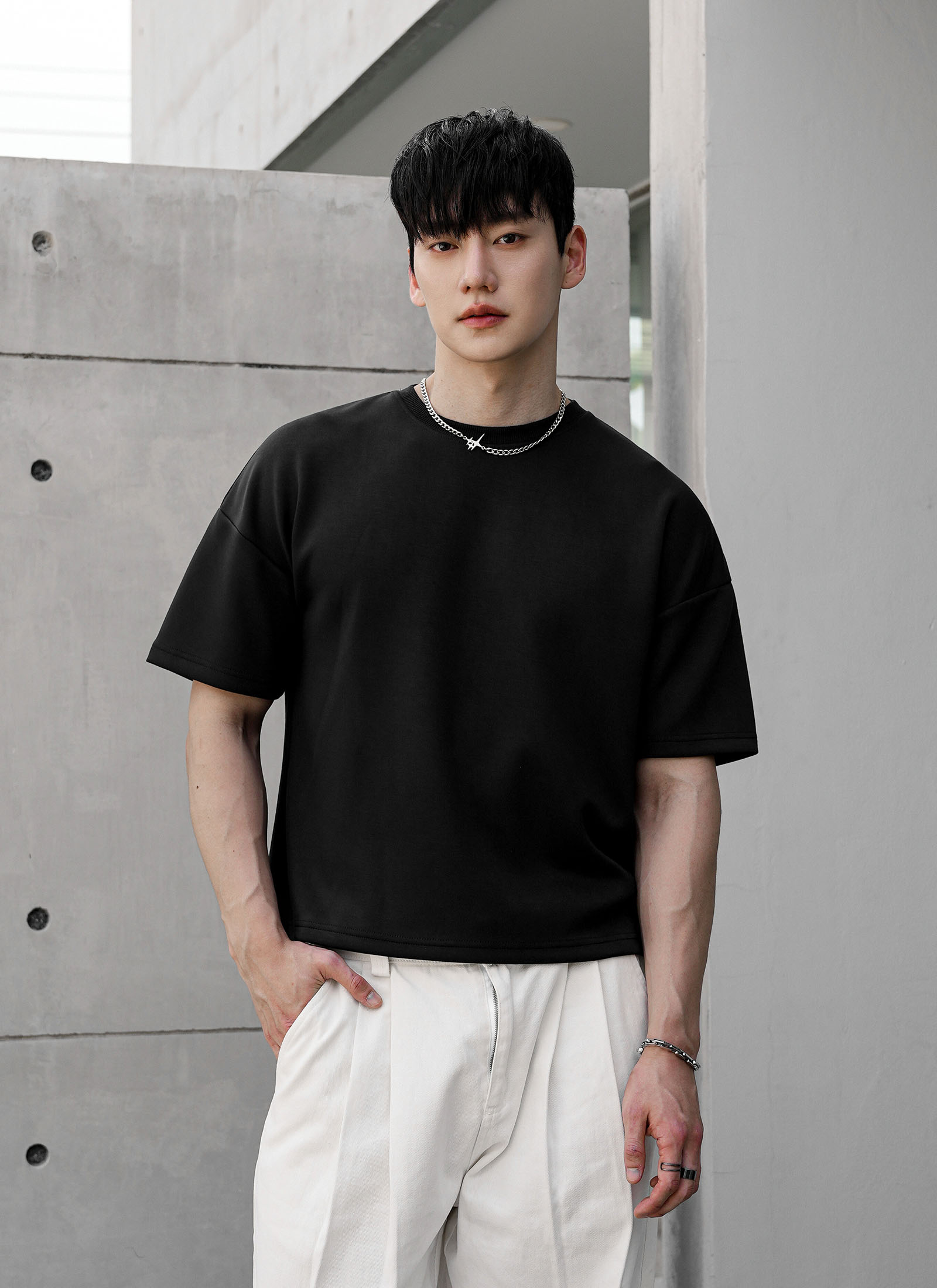 Premium Oversize Cropped-Fit T-Shirt - Image 3