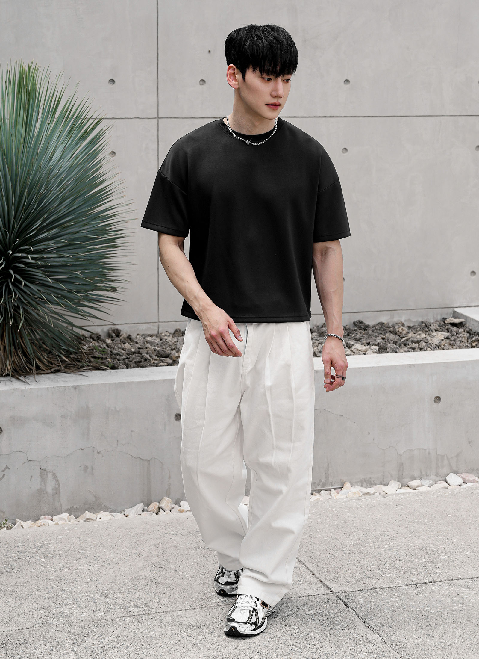 Premium Oversize Cropped-Fit T-Shirt - Image 4