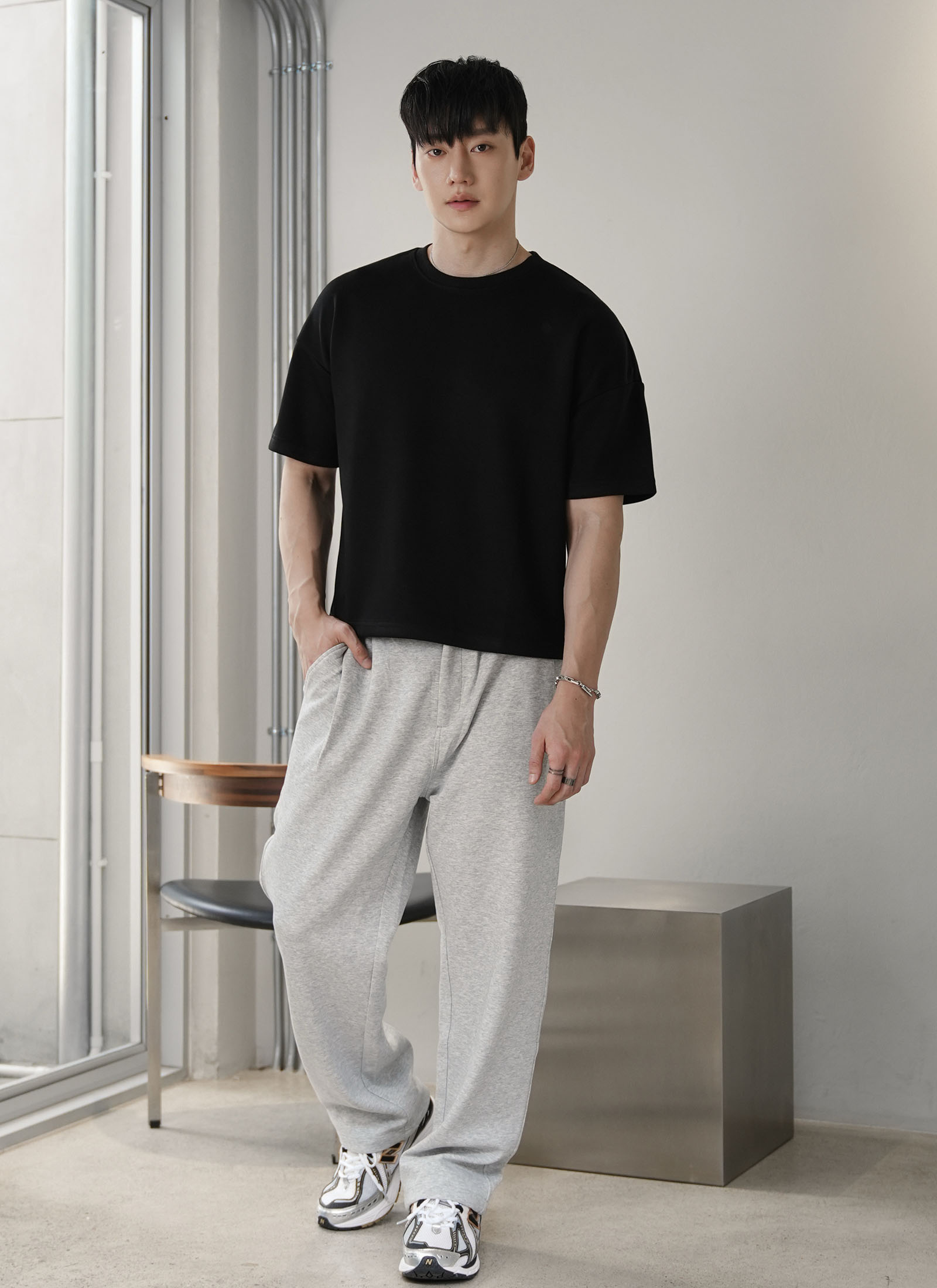 Premium Oversize Cropped-Fit T-Shirt - Image 5