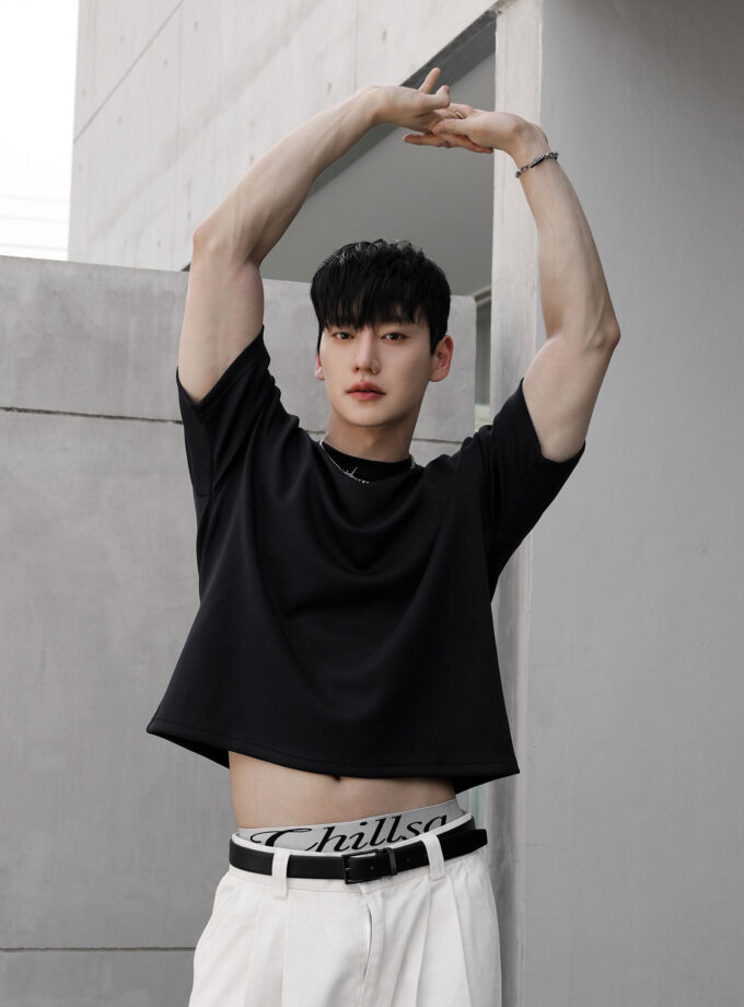 Premium Oversize Cropped-Fit T-Shirt