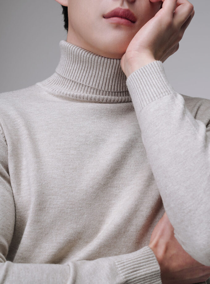 HIGH TURTLENECK SWEATER