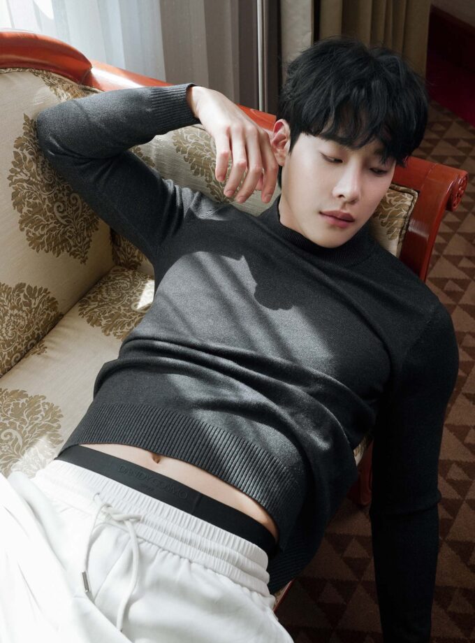 MID MOD NECK SWEATER