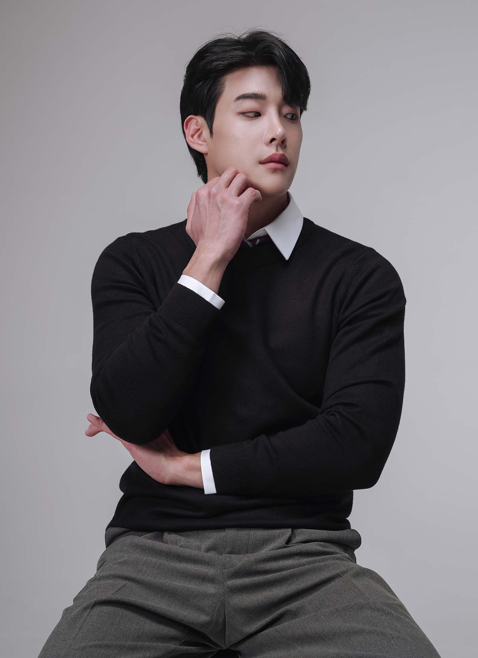 CLASSIC CREW NECK SWEATER - Image 3