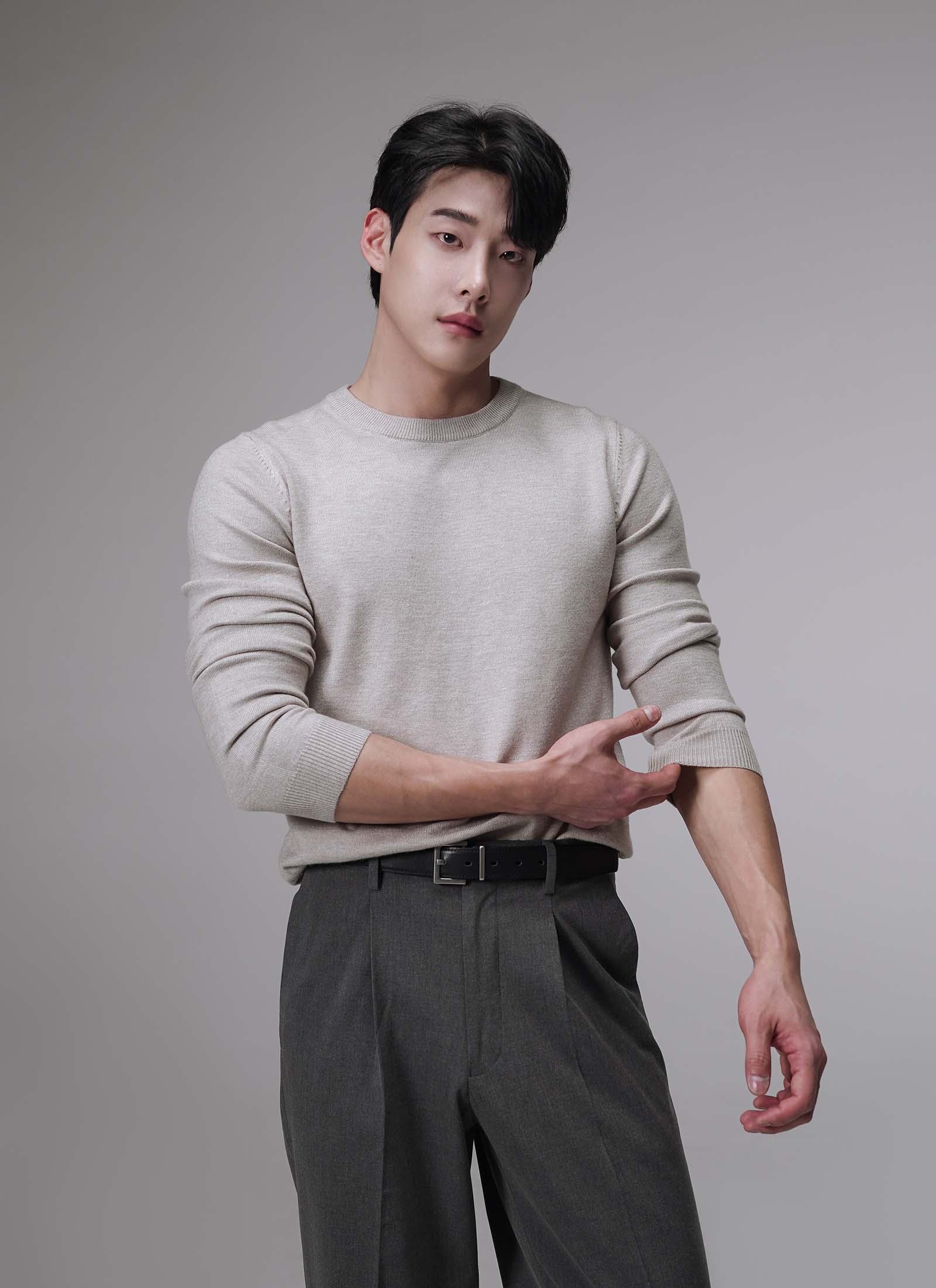 CLASSIC CREW NECK SWEATER - Image 7