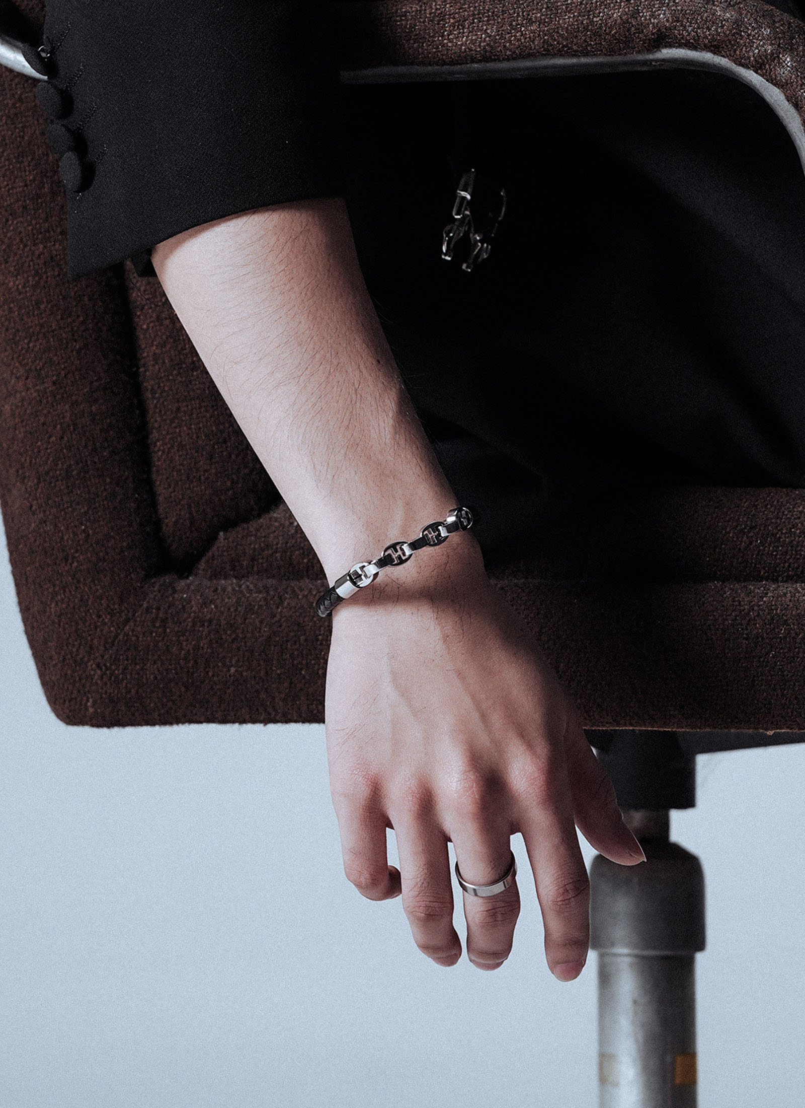 LEATHER CHAIN ROYAL - Image 4