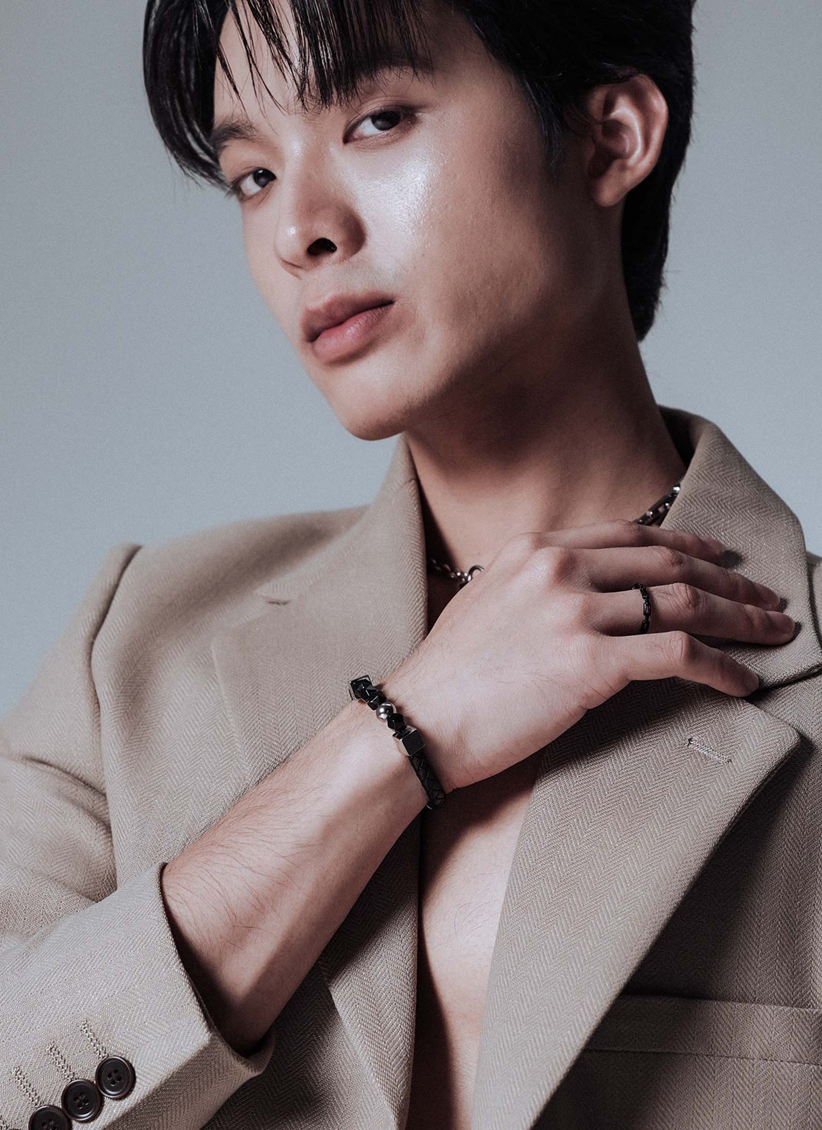 LEATHER NIGHT GRID - Image 4